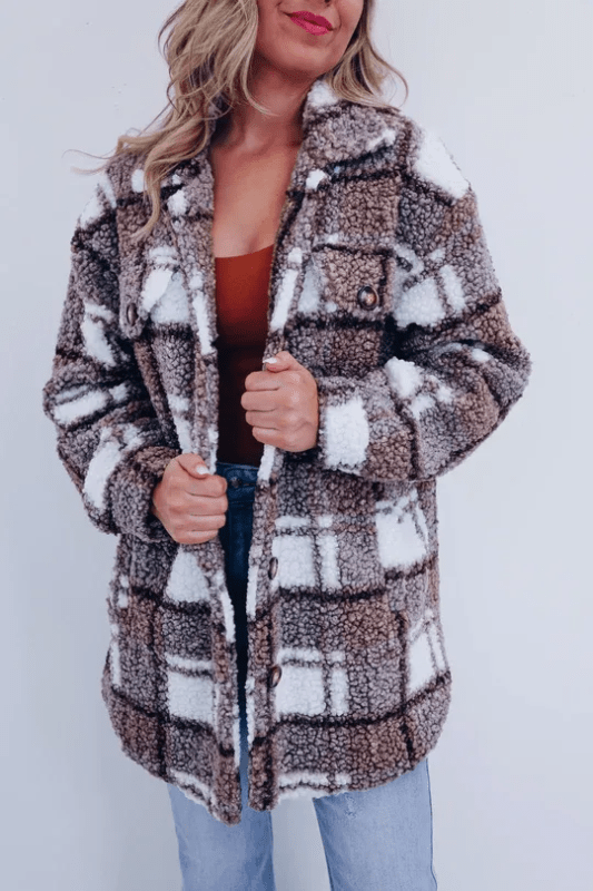 Stella Women’s Wool Coat featuring a classic silhouette, elegant design, and functional pockets, perfect for stylish winter warmth. 1