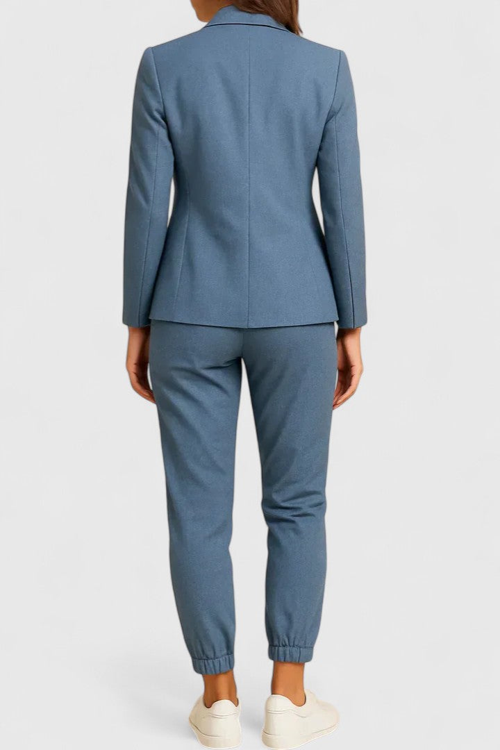 Elegant Trisha women's suit featuring a tailored jacket and matching pants, perfect for professional and formal occasions. 2