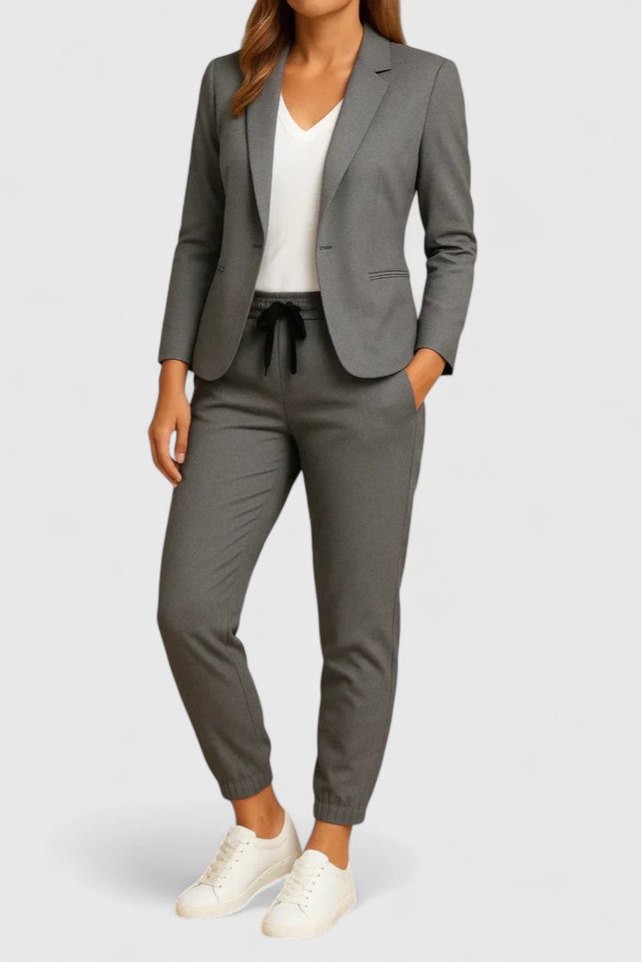 Elegant Trisha women's suit featuring a tailored jacket and matching pants, perfect for professional and formal occasions. 4