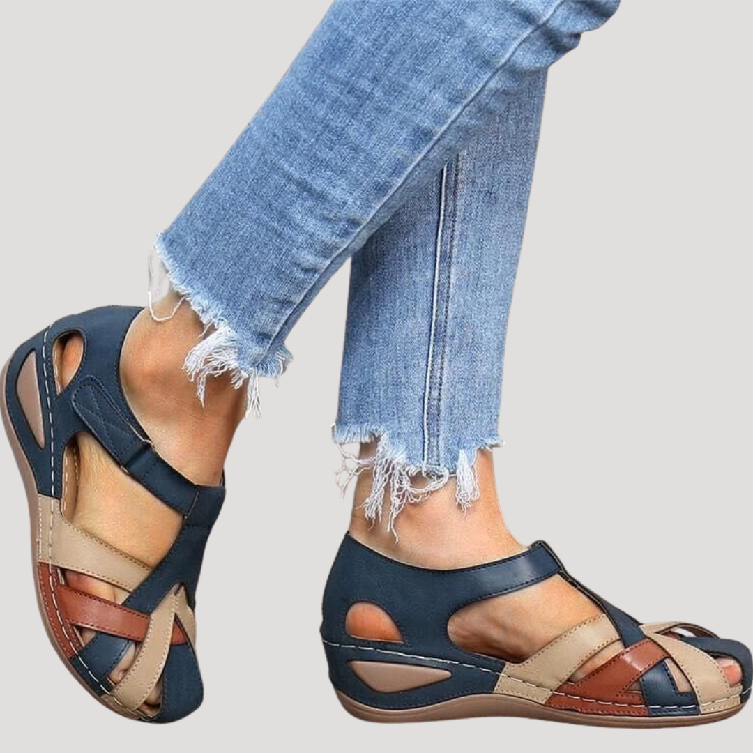 Vera Women’s Walking Sandals featuring a stylish woven strap design, perfect for comfort and support during outdoor activities. 2