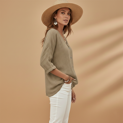 Vivid women’s t-shirt featuring a stylish V-neckline and short sleeves, perfect for casual outfits and everyday wear. 2