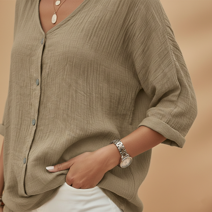 Vivid women’s t-shirt featuring a stylish V-neckline and short sleeves, perfect for casual outfits and everyday wear. 5