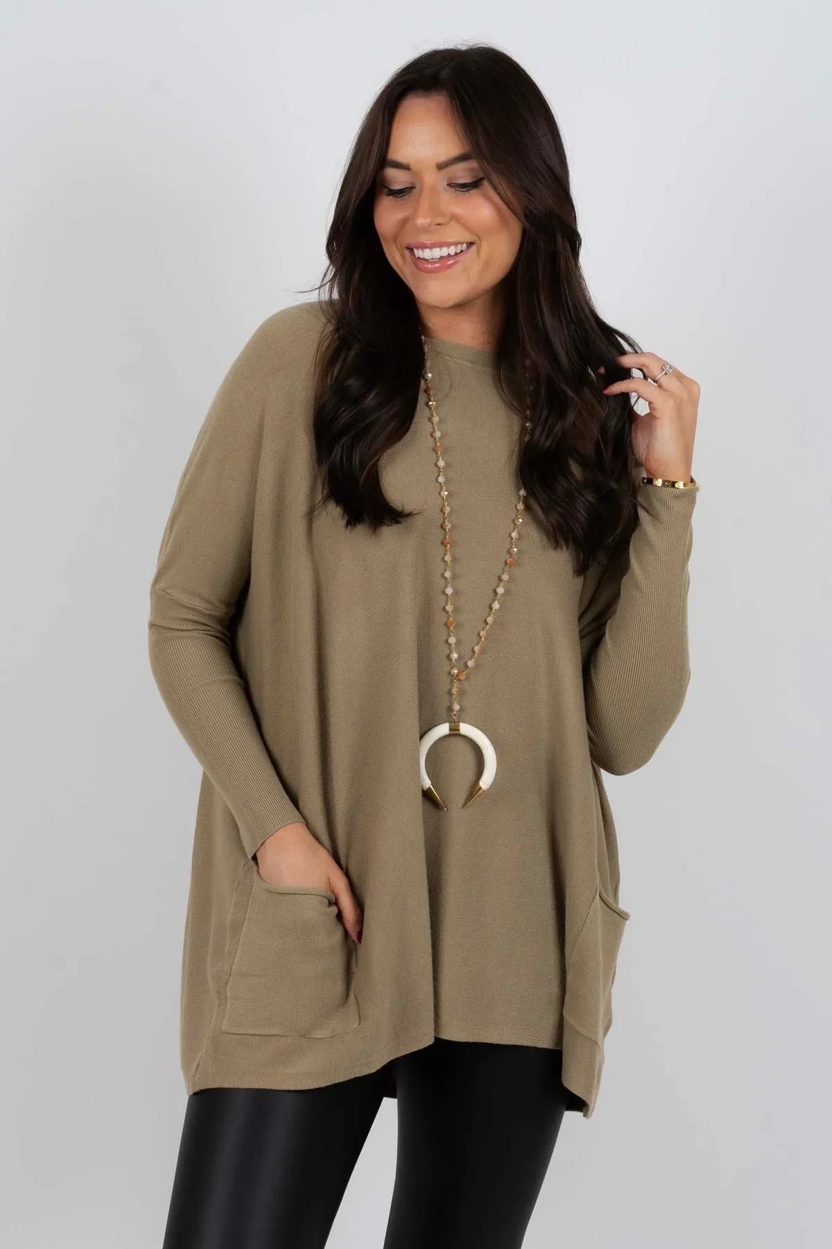 Zara women’s oversized sweater in warm autumn colors, featuring a cozy design perfect for fall fashion. 0