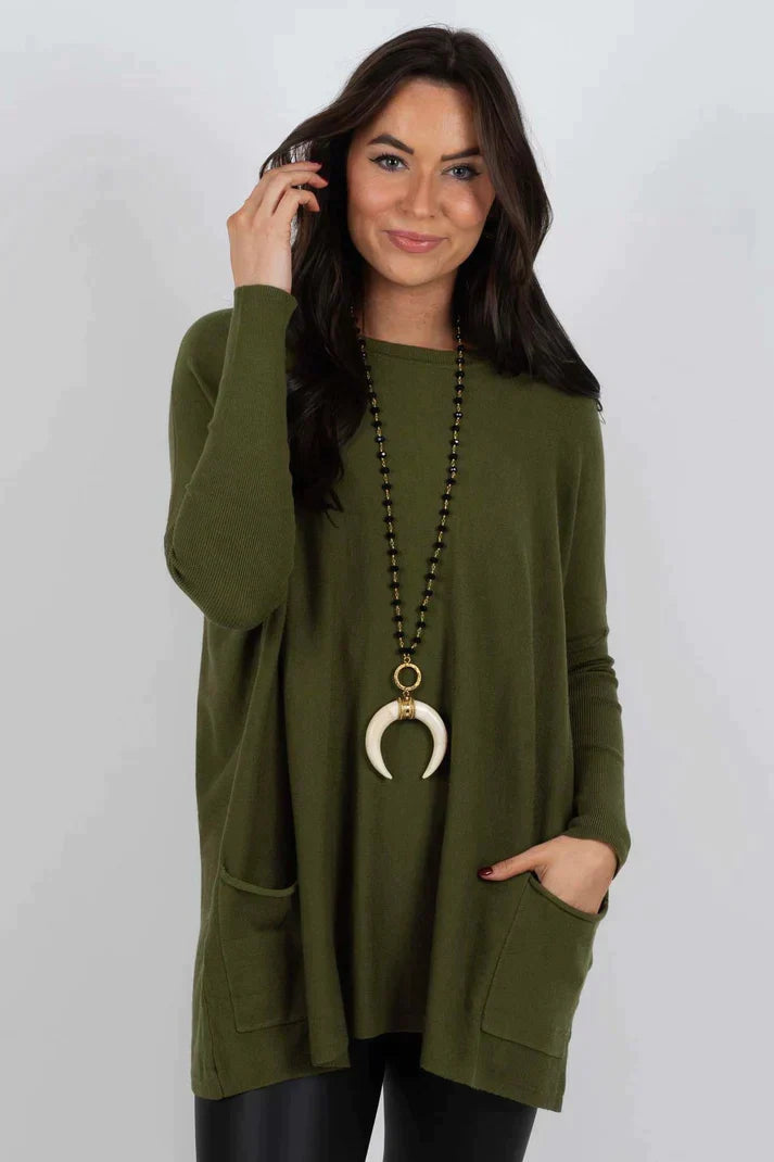 Zara women’s oversized sweater in warm autumn colors, featuring a cozy design perfect for fall fashion. 14