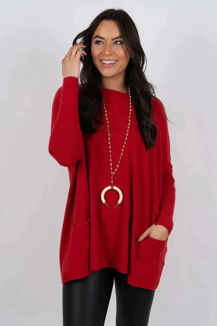Zara women’s oversized sweater in warm autumn colors, featuring a cozy design perfect for fall fashion. 8
